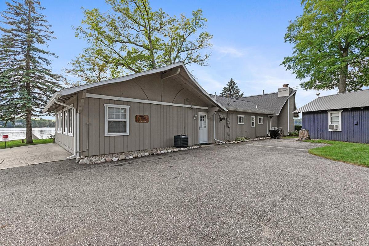 Lakeside Getaway With Dock, Firepit, Grill Newaygo Eksteriør billede