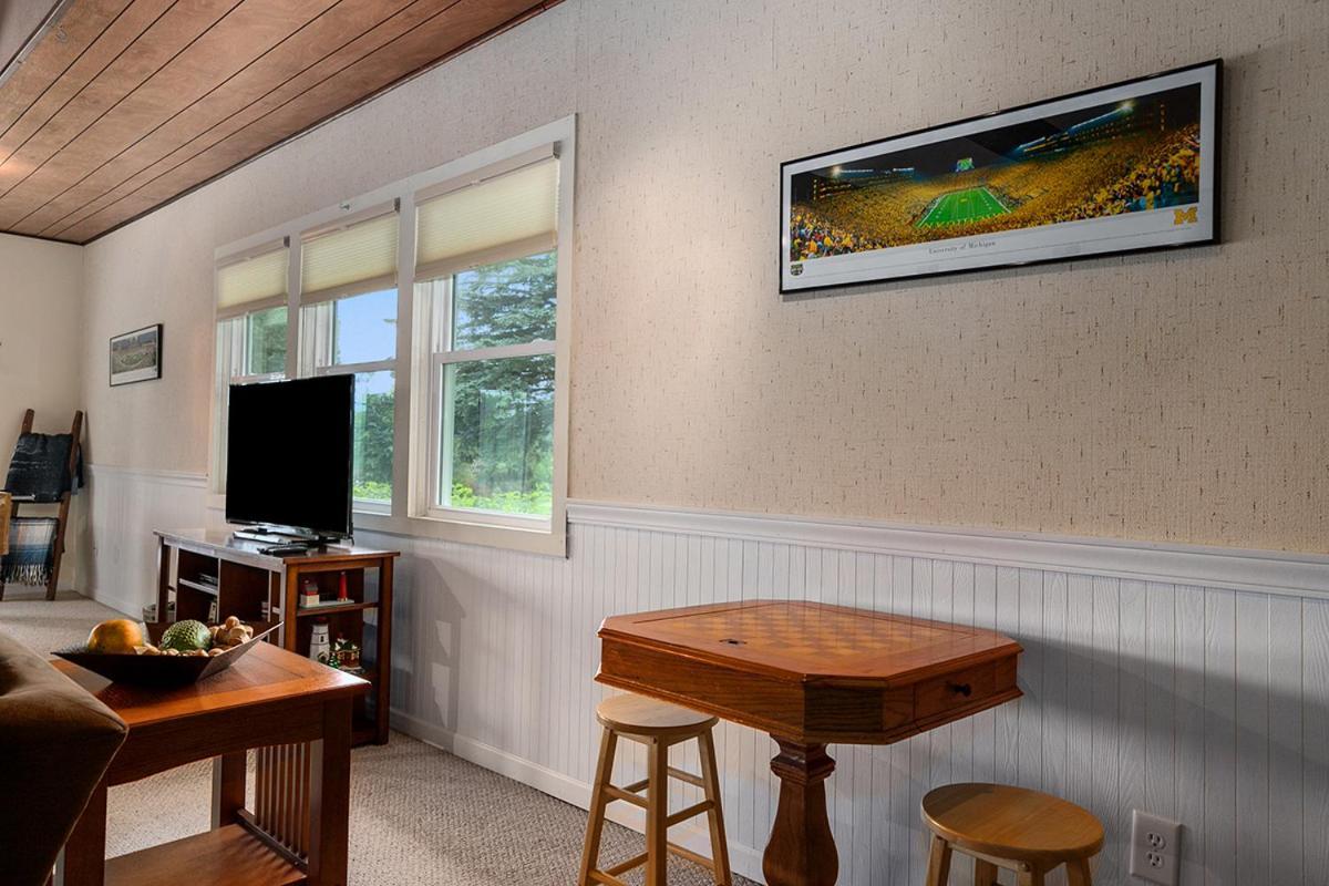 Lakeside Getaway With Dock, Firepit, Grill Newaygo Eksteriør billede