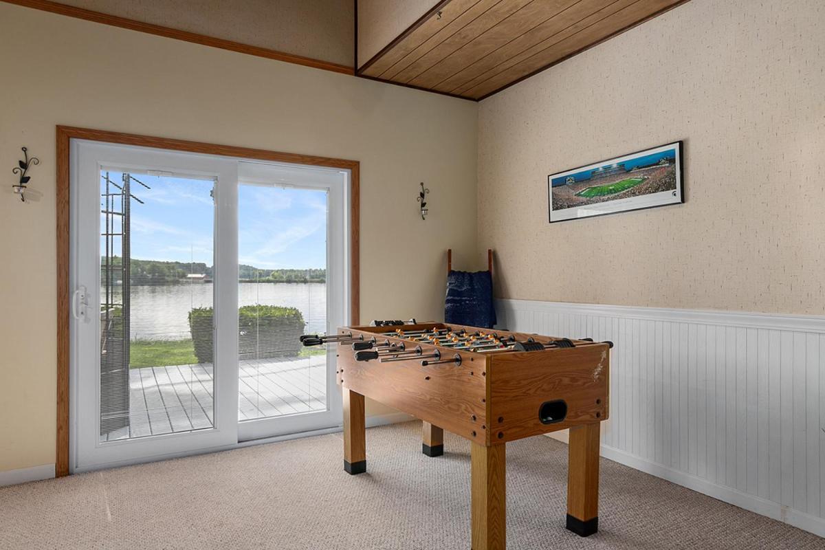 Lakeside Getaway With Dock, Firepit, Grill Newaygo Eksteriør billede