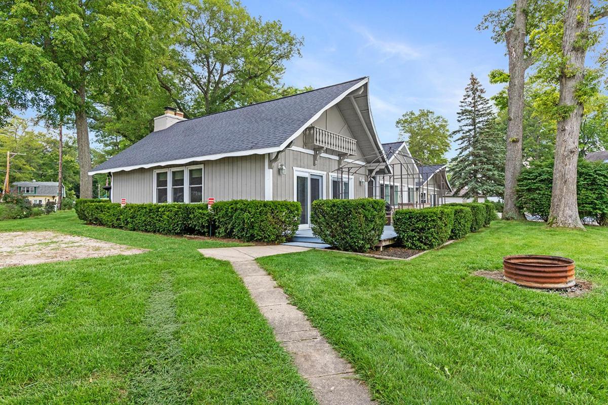 Lakeside Getaway With Dock, Firepit, Grill Newaygo Eksteriør billede
